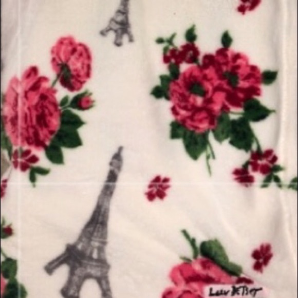 Betsey Johnson Other - Betsy Johnson throw, NWT